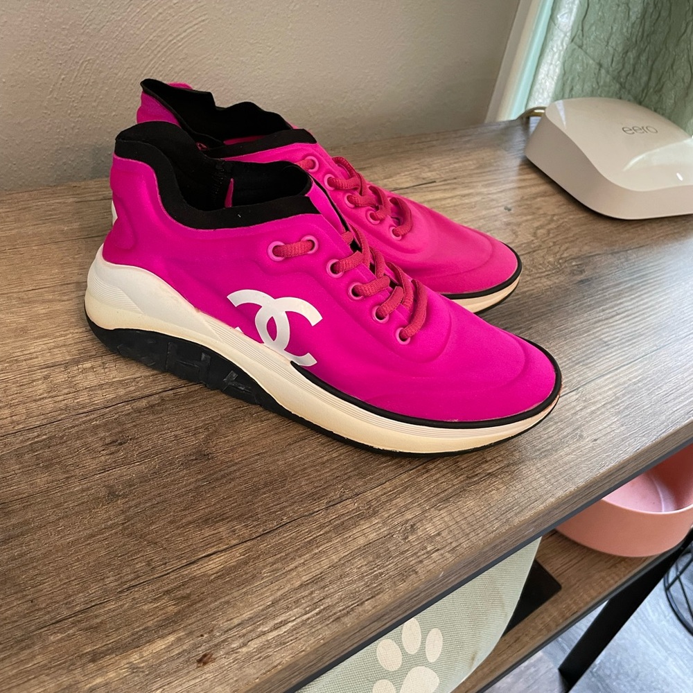 CHANEL Pink Sneakers with White Logo and Streamlined Design